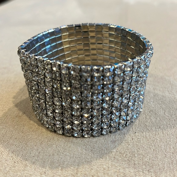 Jewelry - NWOT 9 row rhinestone stretch bracelet
